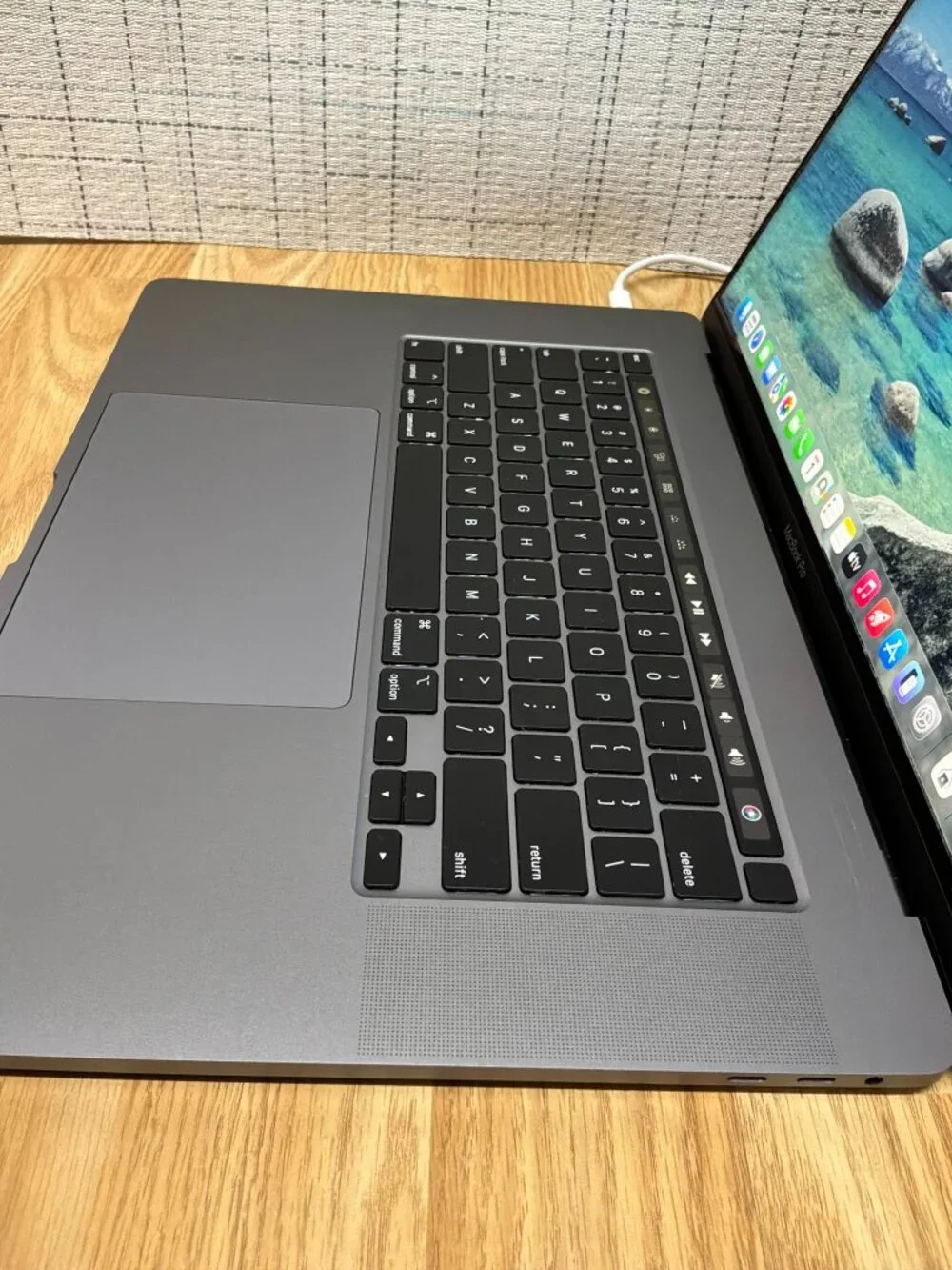 Apple MacBook Pro 16